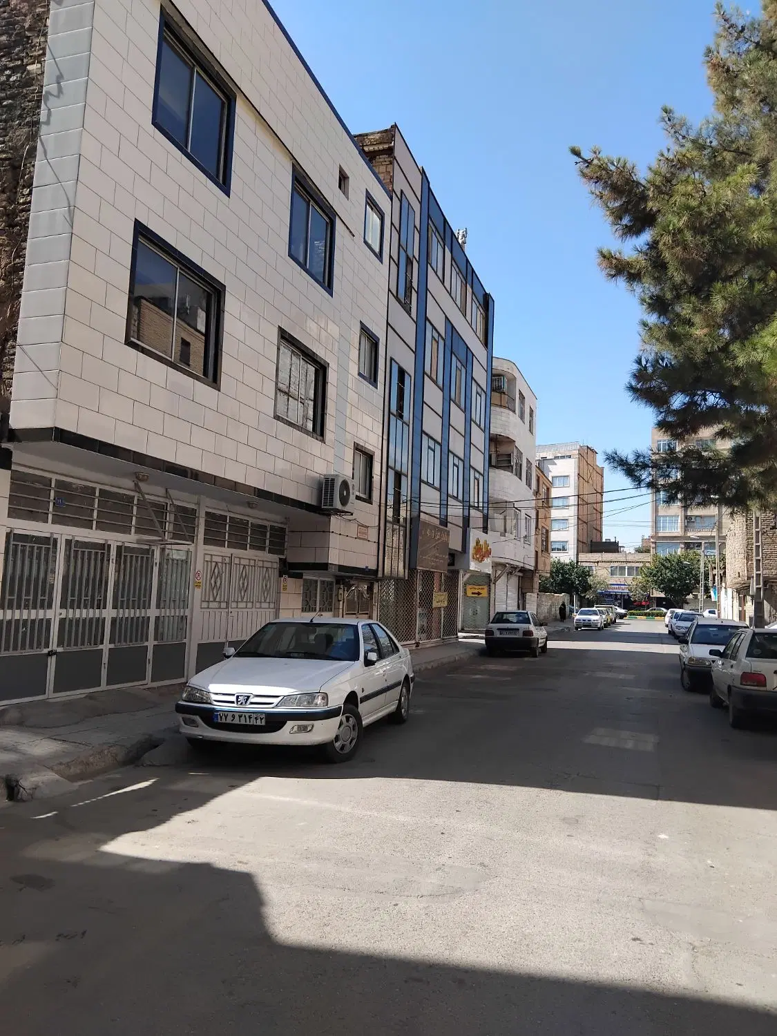 ویلایی ۷۰مترحاشیه هدایت۱۷با۲دربندمغازه املاک آزادی