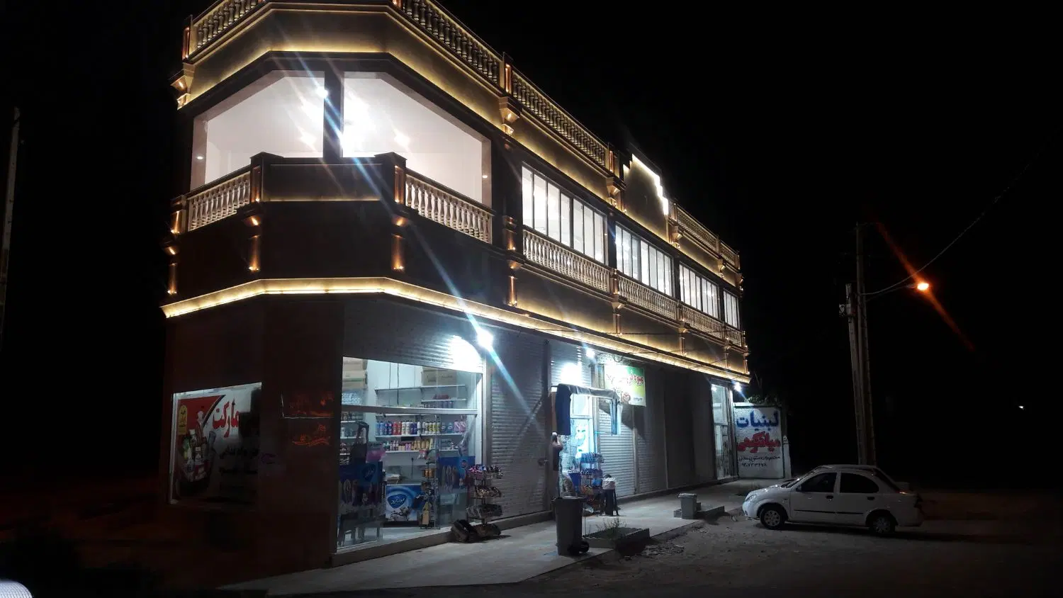 مغازه تجاری کلیدنخورده