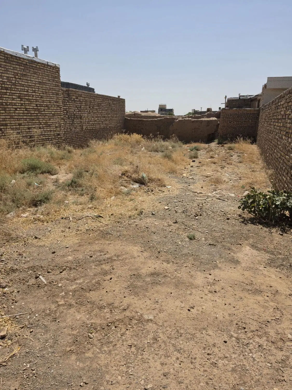 زمین فروشی
