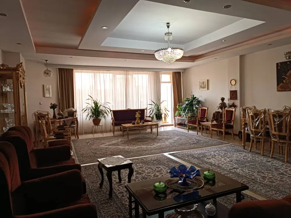 ۹۵ سالن پرده خور_ فول امکانات_ روبه نما
