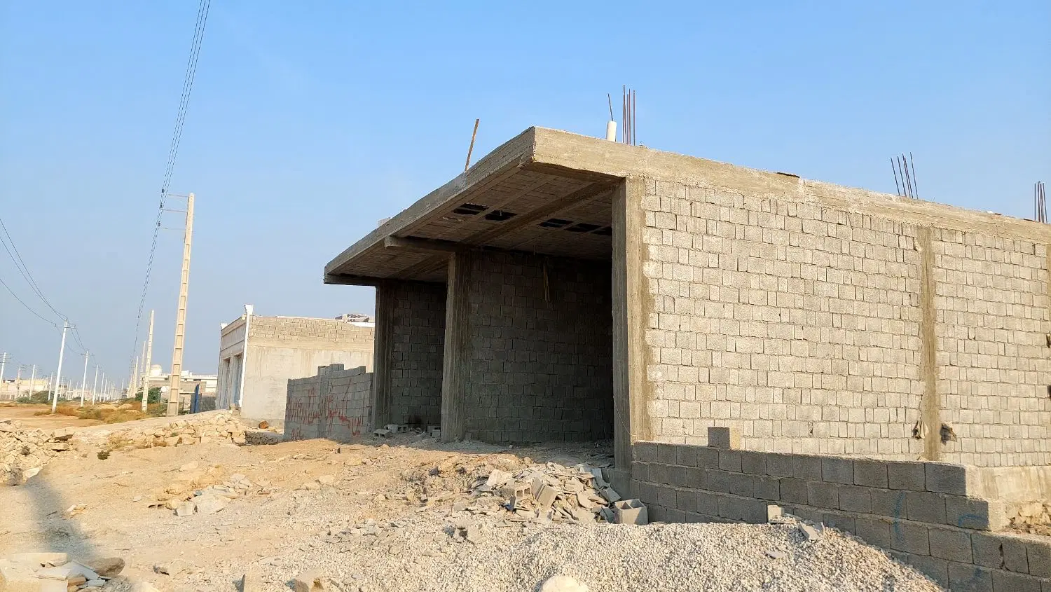 نیمه کاره پشت بنددره محله امید