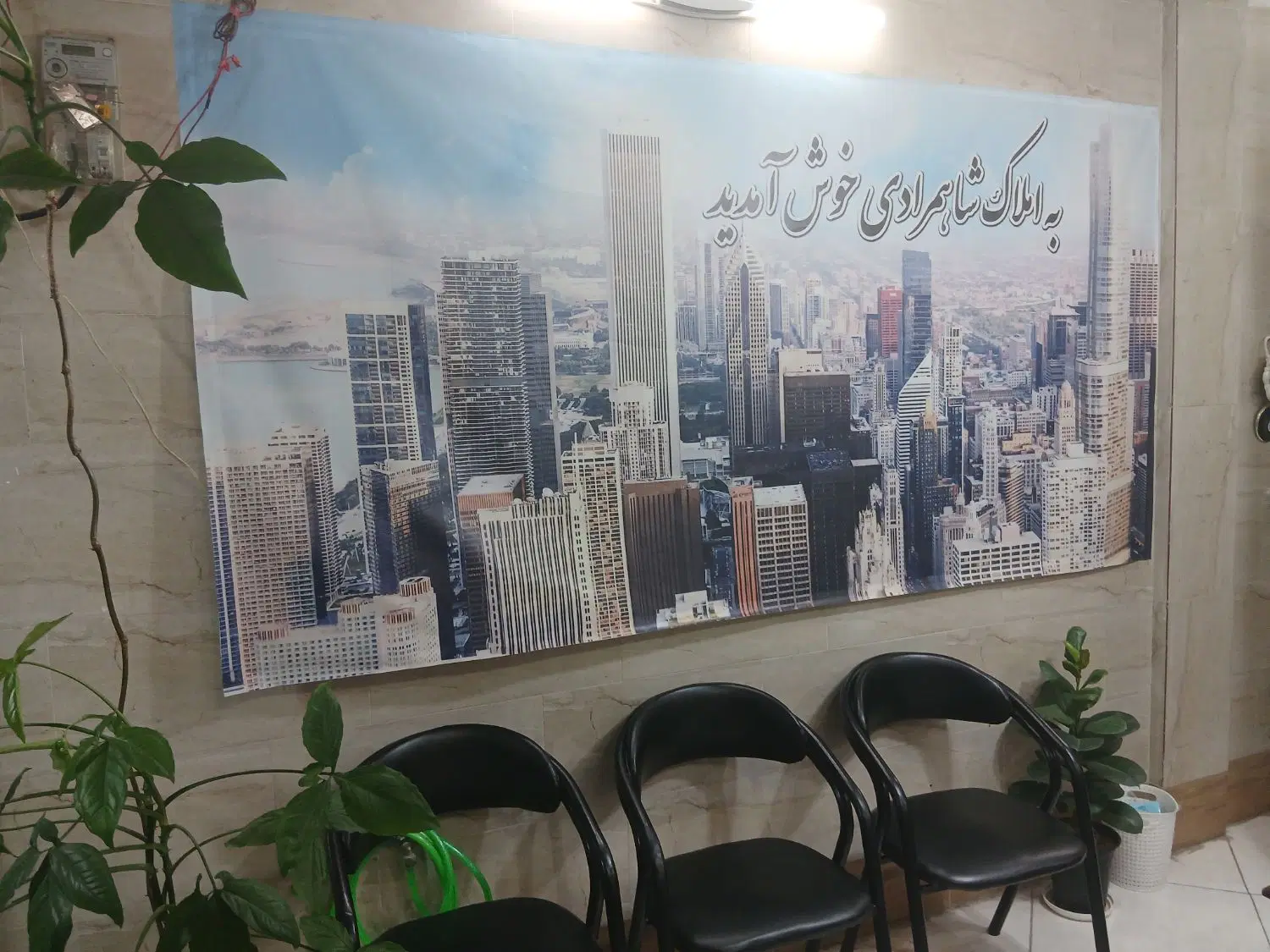 ۱۱۰ متر کوچه حر است طبقه سوم خیلی تمیز دو خواب