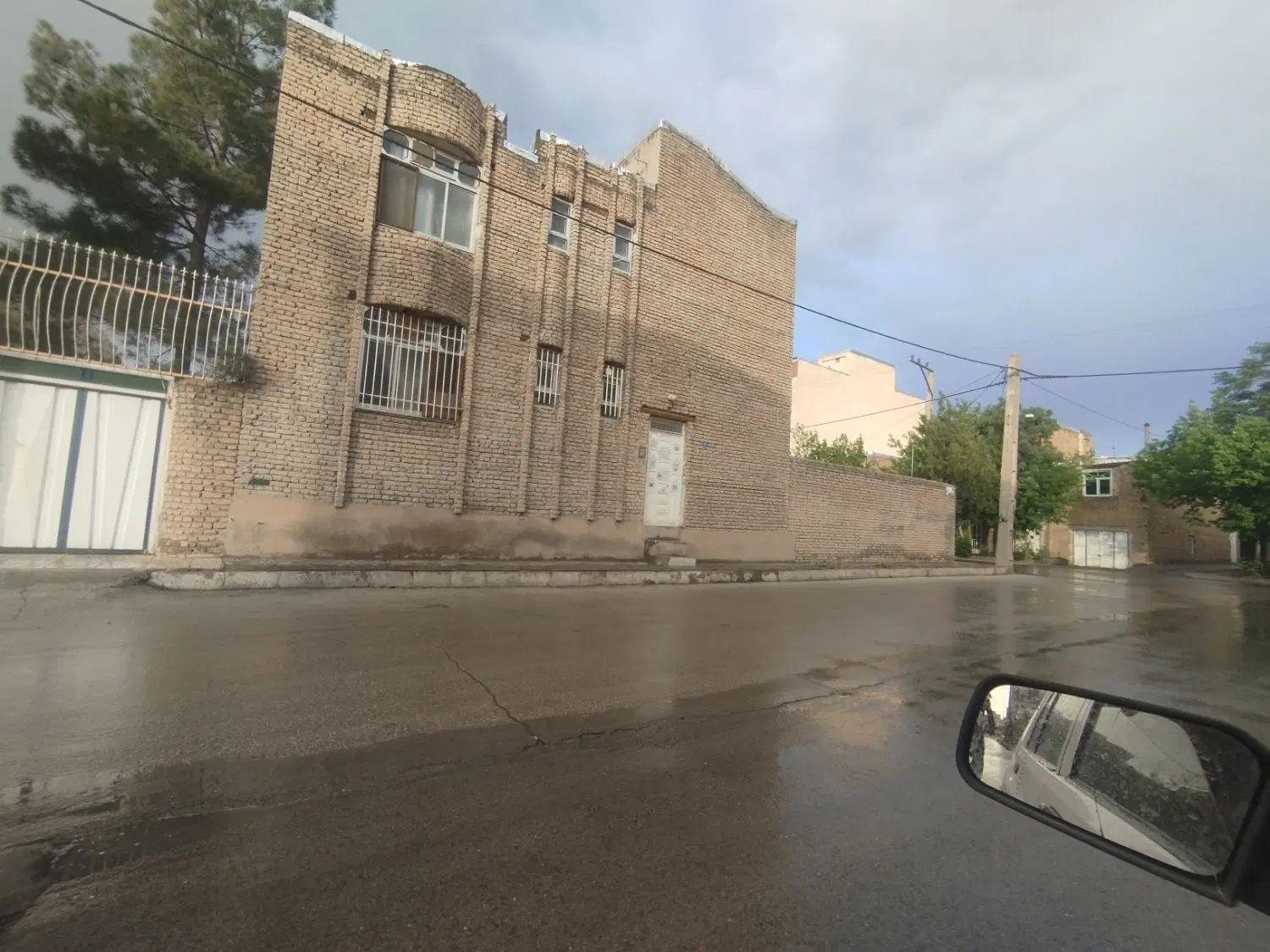 ملک در زمین شهری 200متر