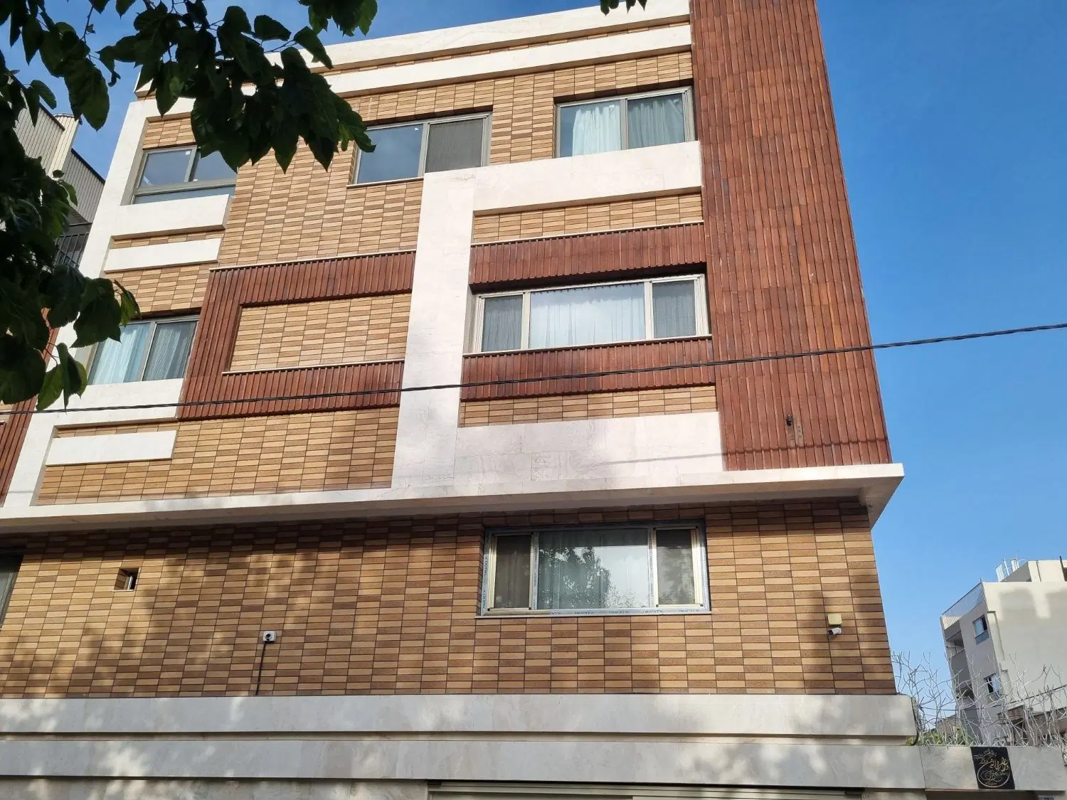 آپارتمان 85 متری نوساز چهارباغ