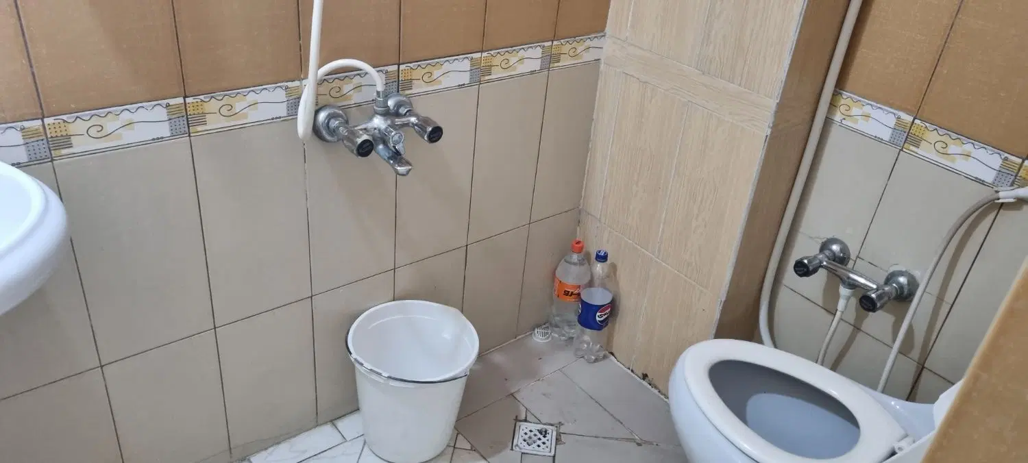 مطب دارای دو اتاق و یک دفتر منشی