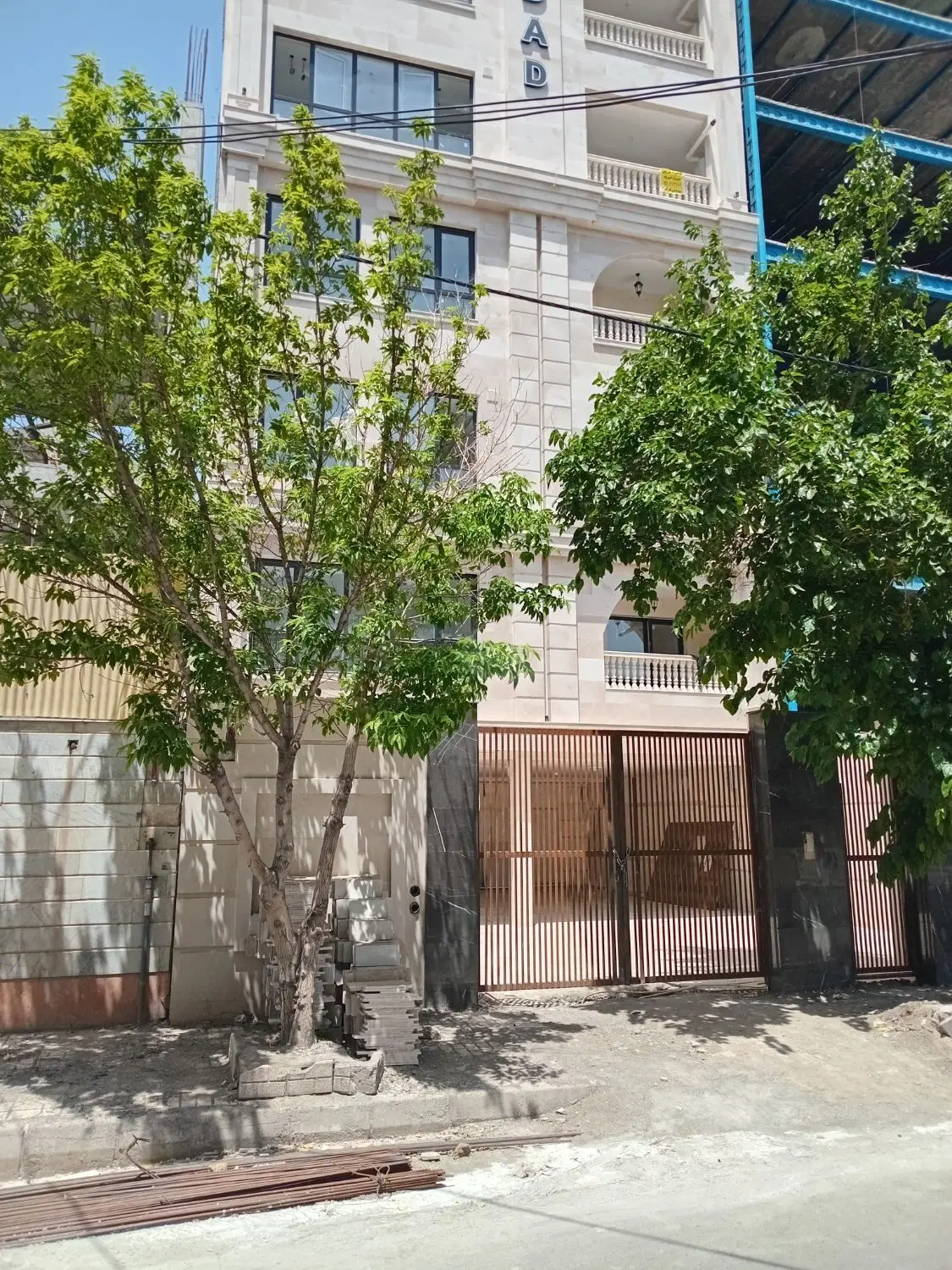 ۲۱۰متری اکازینون