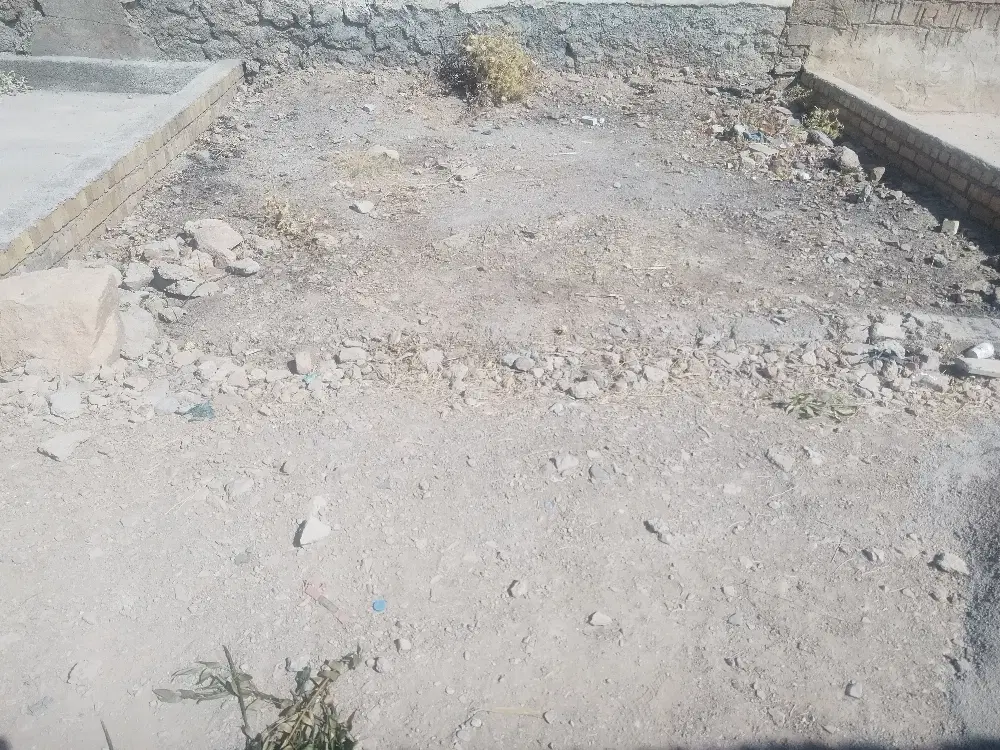 زمین قبر جنب بهشت موعود 1