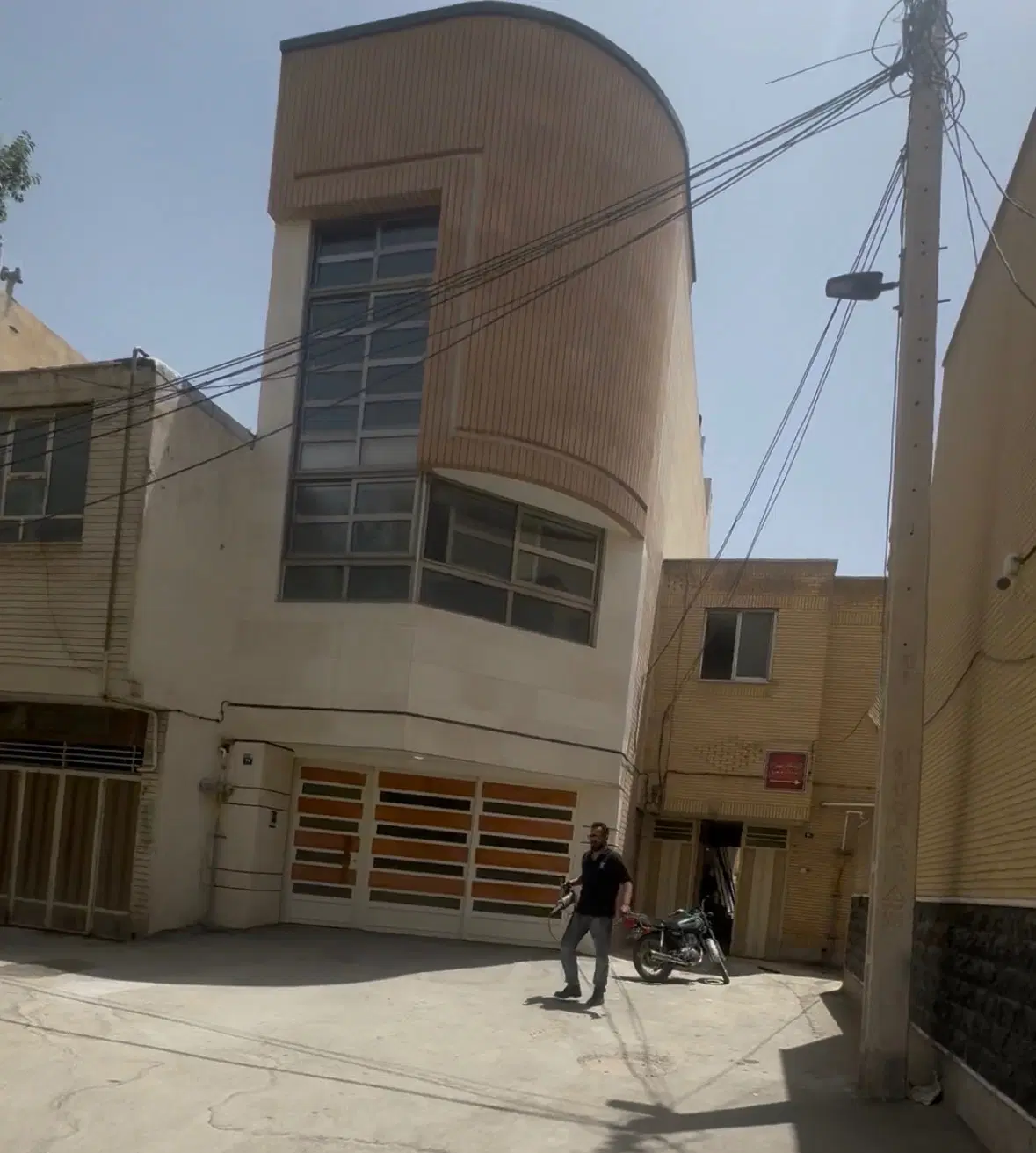مسکونی ۲_۵طبقه