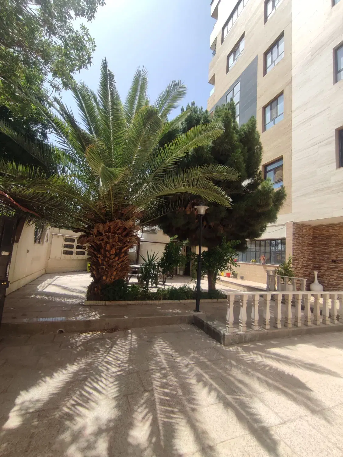 فروش آپارتمان ۲خوابه۱۱۴متر سفیر شمالی ساخت۹۵