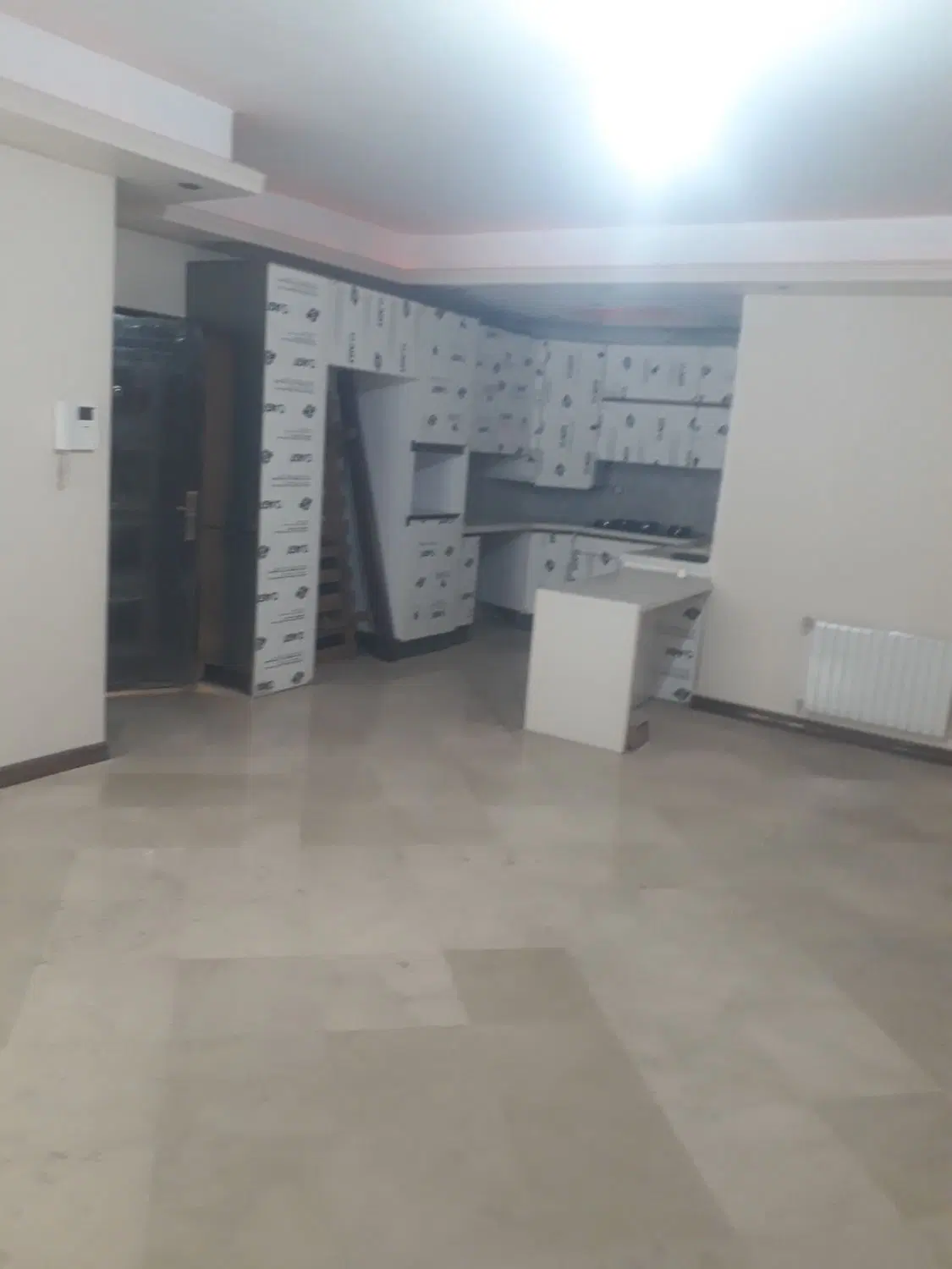 ۸۵ متر ۲خوابه  طبقه ۲ فردوس شرق رهن کامل