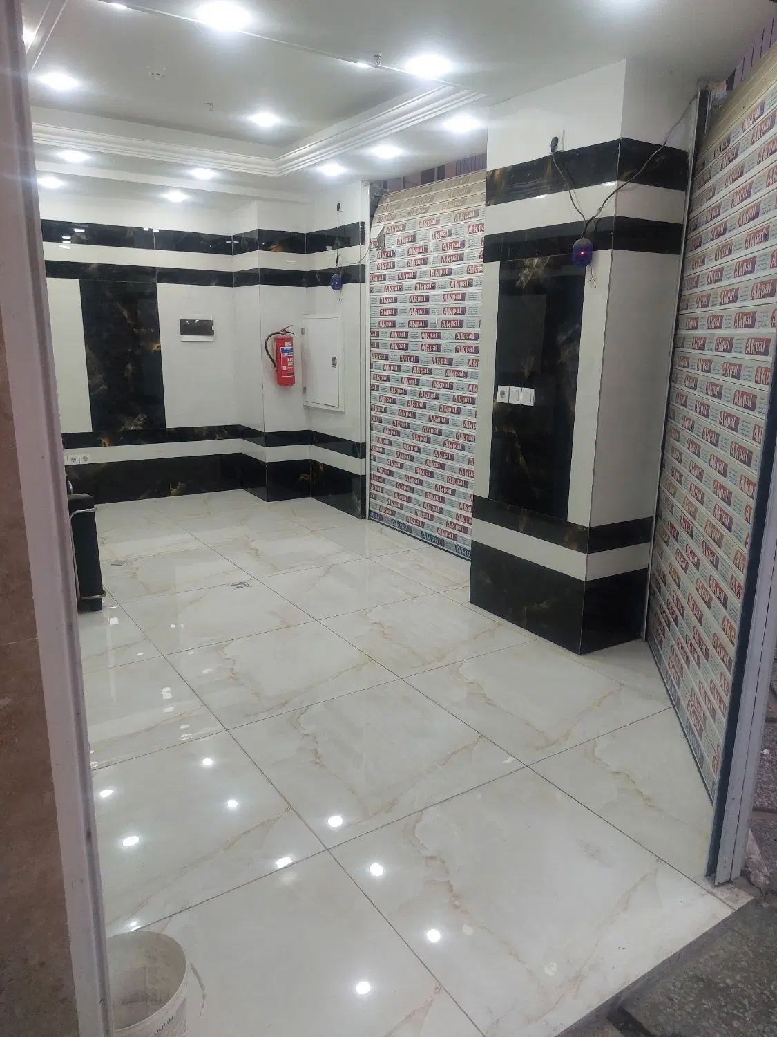 مغازه سه دهنه رودکی خمسه