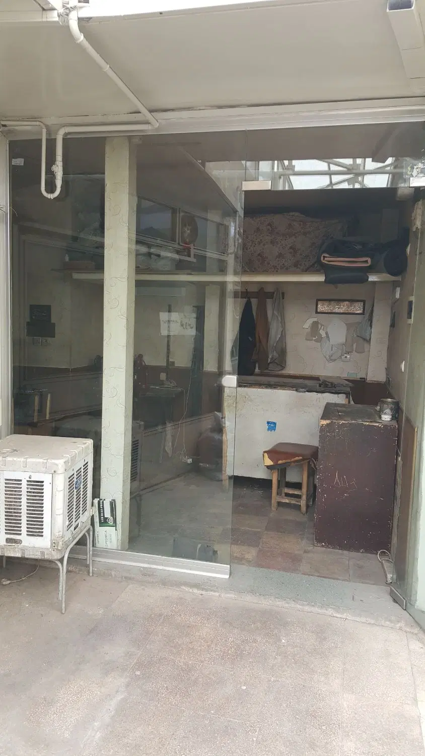 مغازه در پاساژ قیام