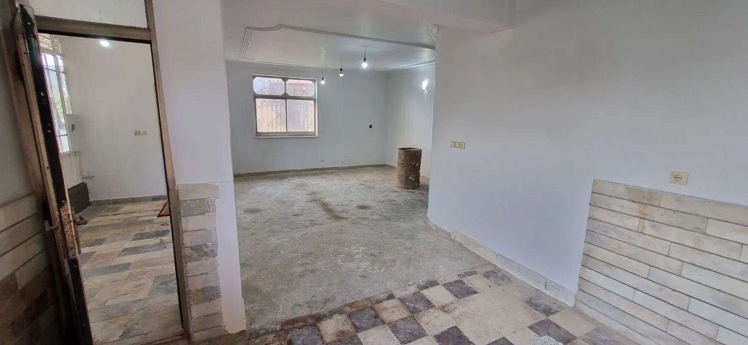 خانه ویلایی بر خیابان اصلی
