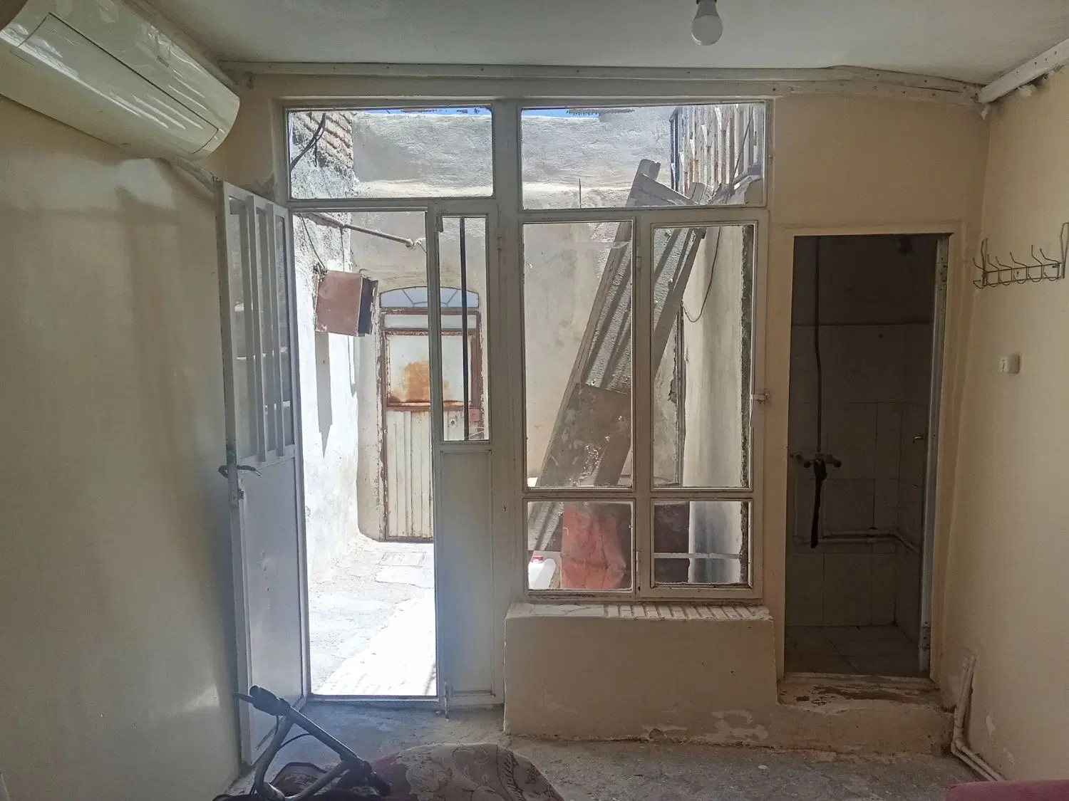 حیاط برای فروش