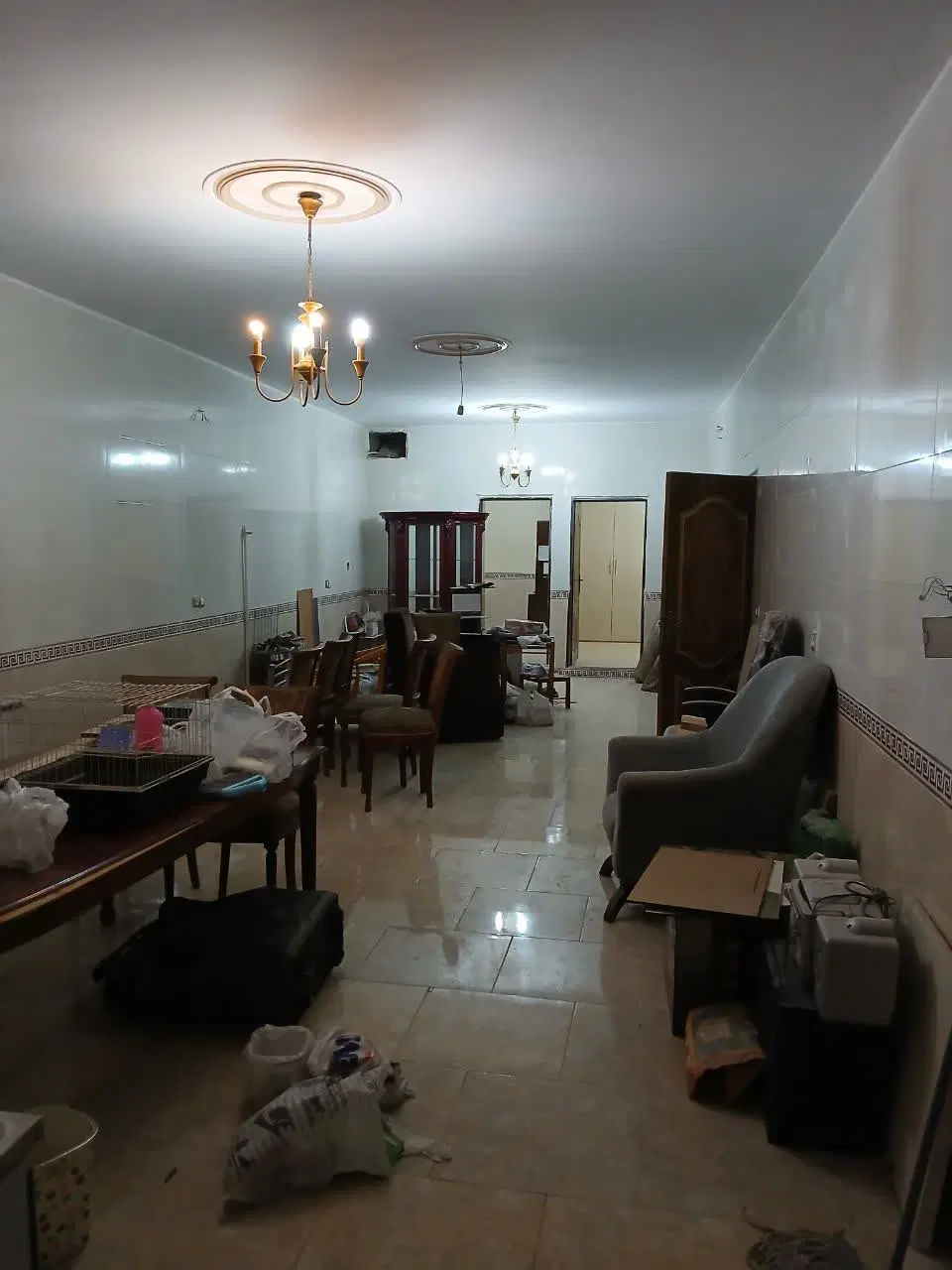منزل ویلایی ۵ واحد مسکونی و ۲ مغازه