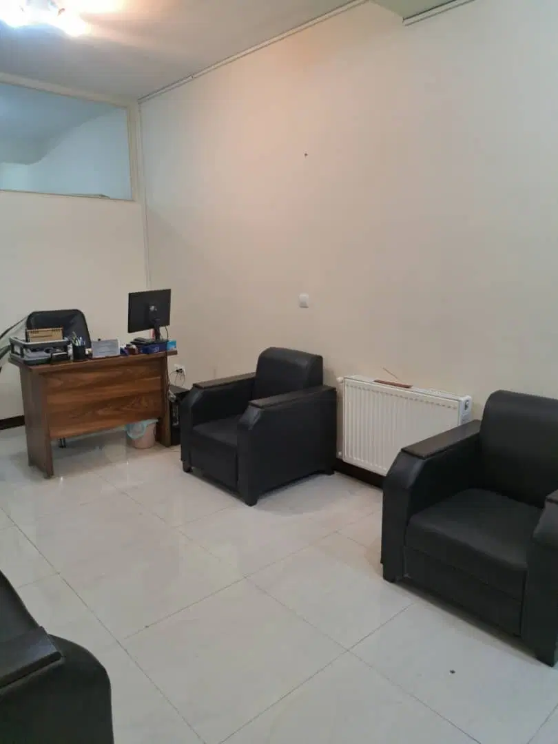 یک اتاق از یک دفتر کار مبله