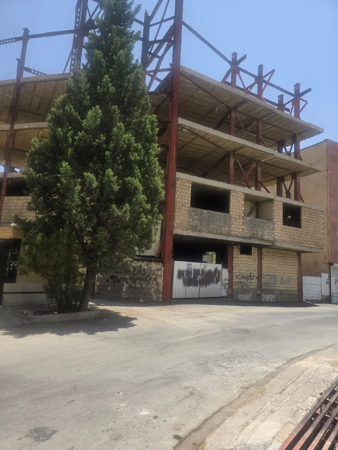 آپارتمان ۱۲۰ متری چهار راه سنگی صدرا فاز یک