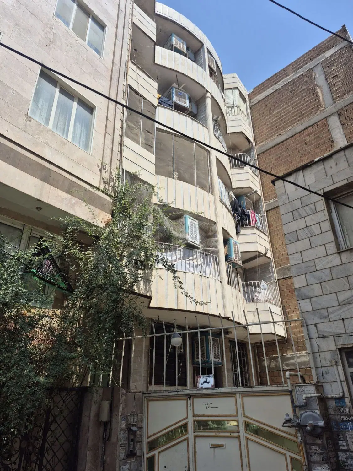 ۷۰متری طبقه اول ایران زمین