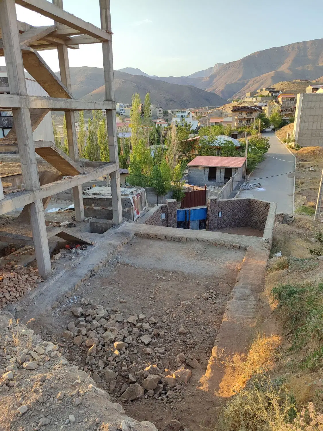 زمین ویلای کاربری مسکونی نیمه کاره در وسکاره رودهن
