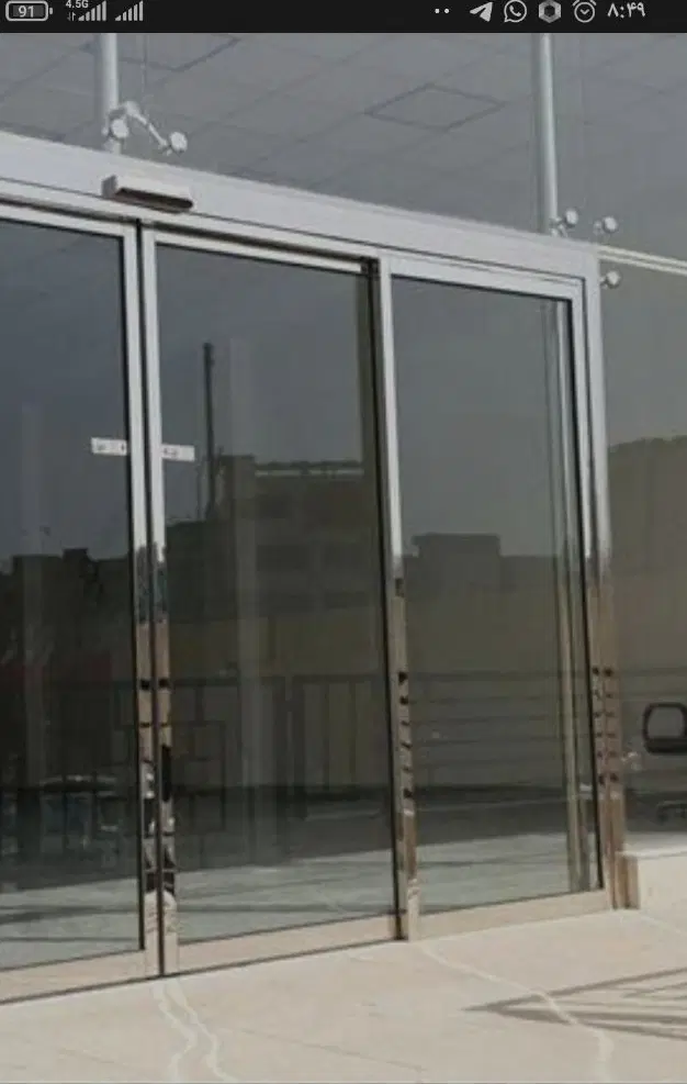 یک باب مغازه حاشیه خیابون بین ارتش ۱۱و۱۳