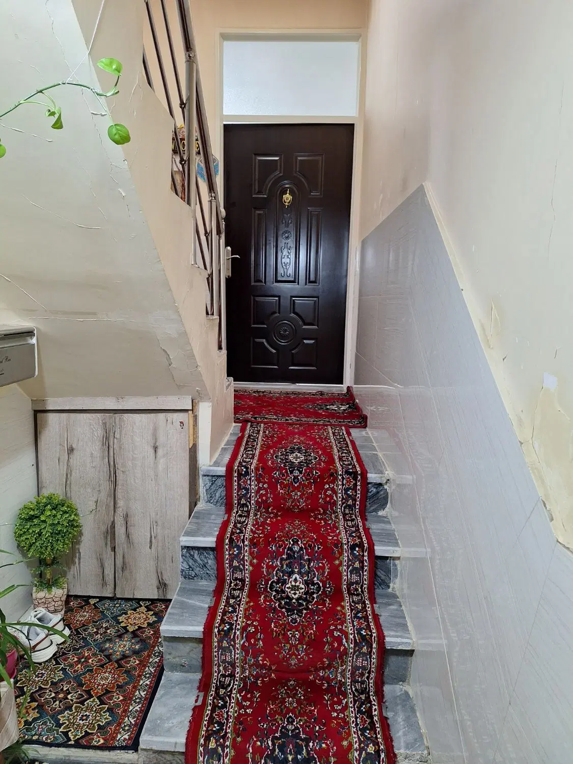 منزل دوطبقه و نیم