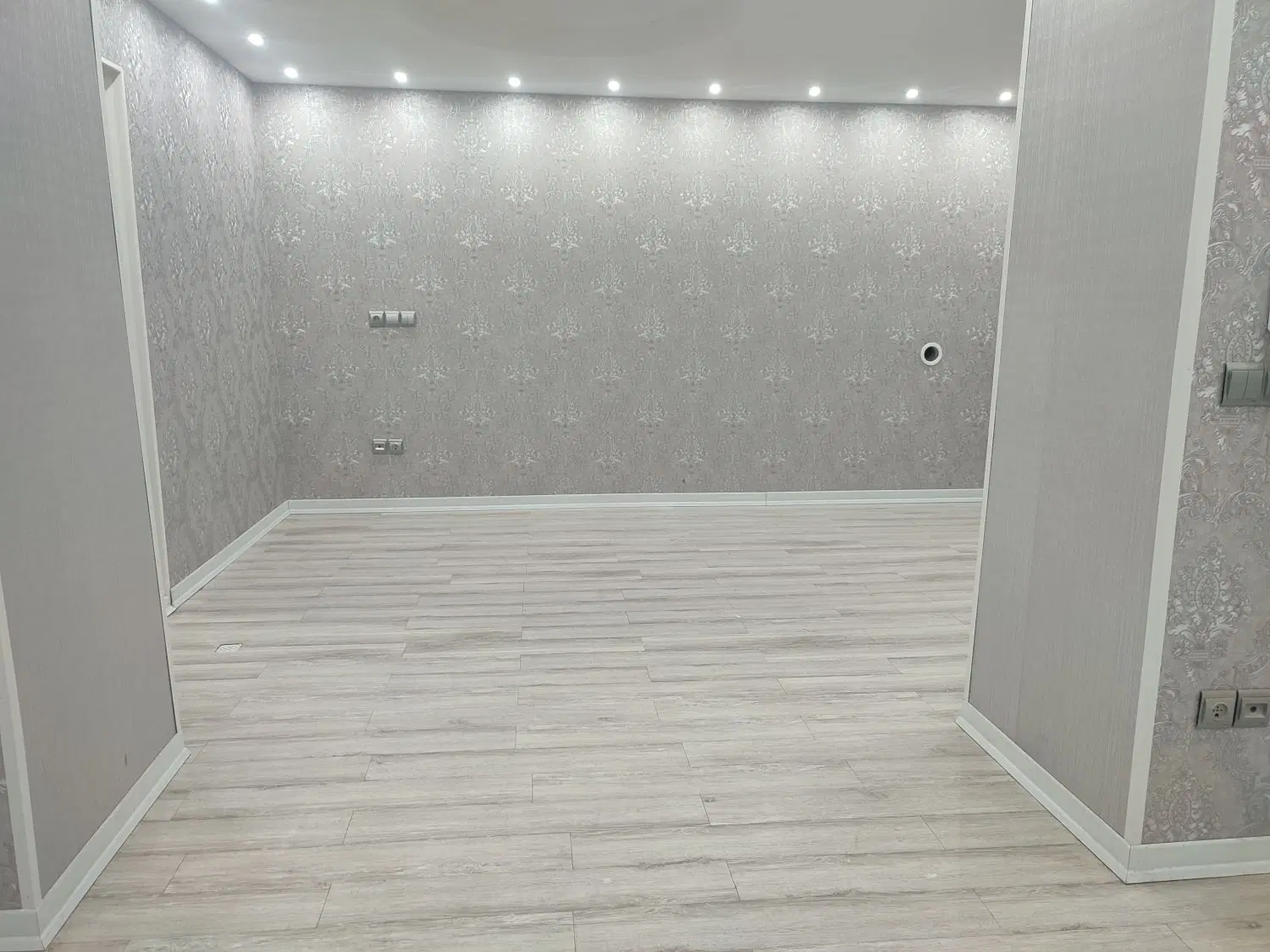 منزل دربست دو طبقه خیابان سلمان