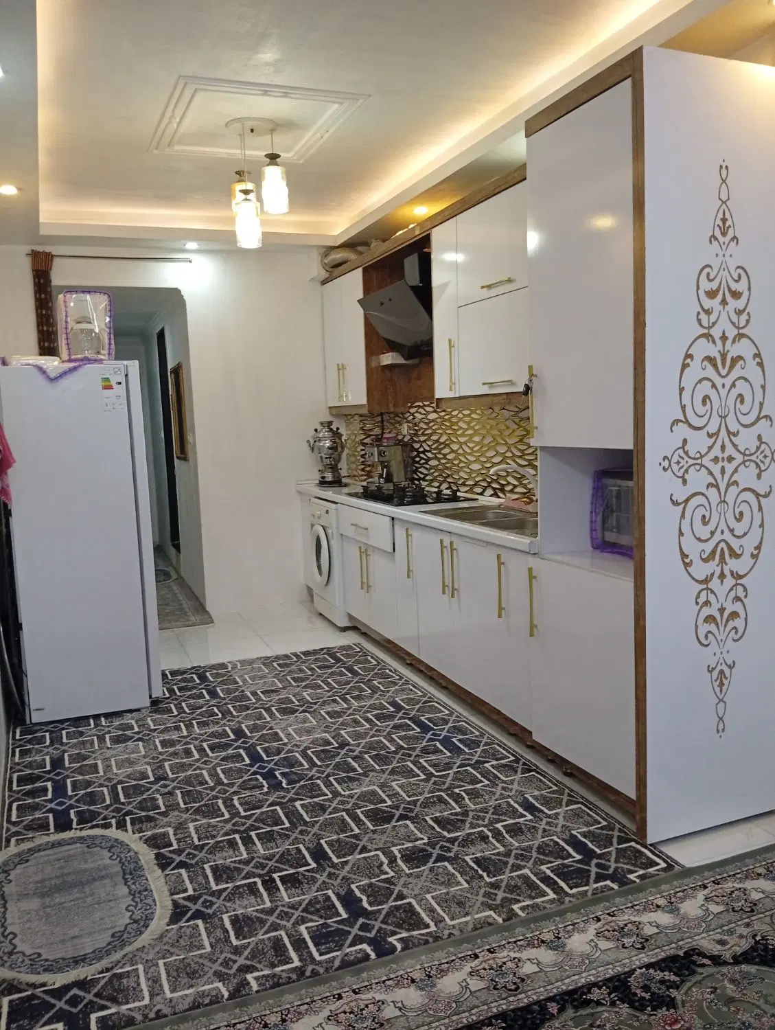 سه واحد۱۰۰متری با پارکینگ وآسانسور