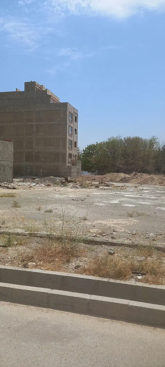 ۲۰۵ متر