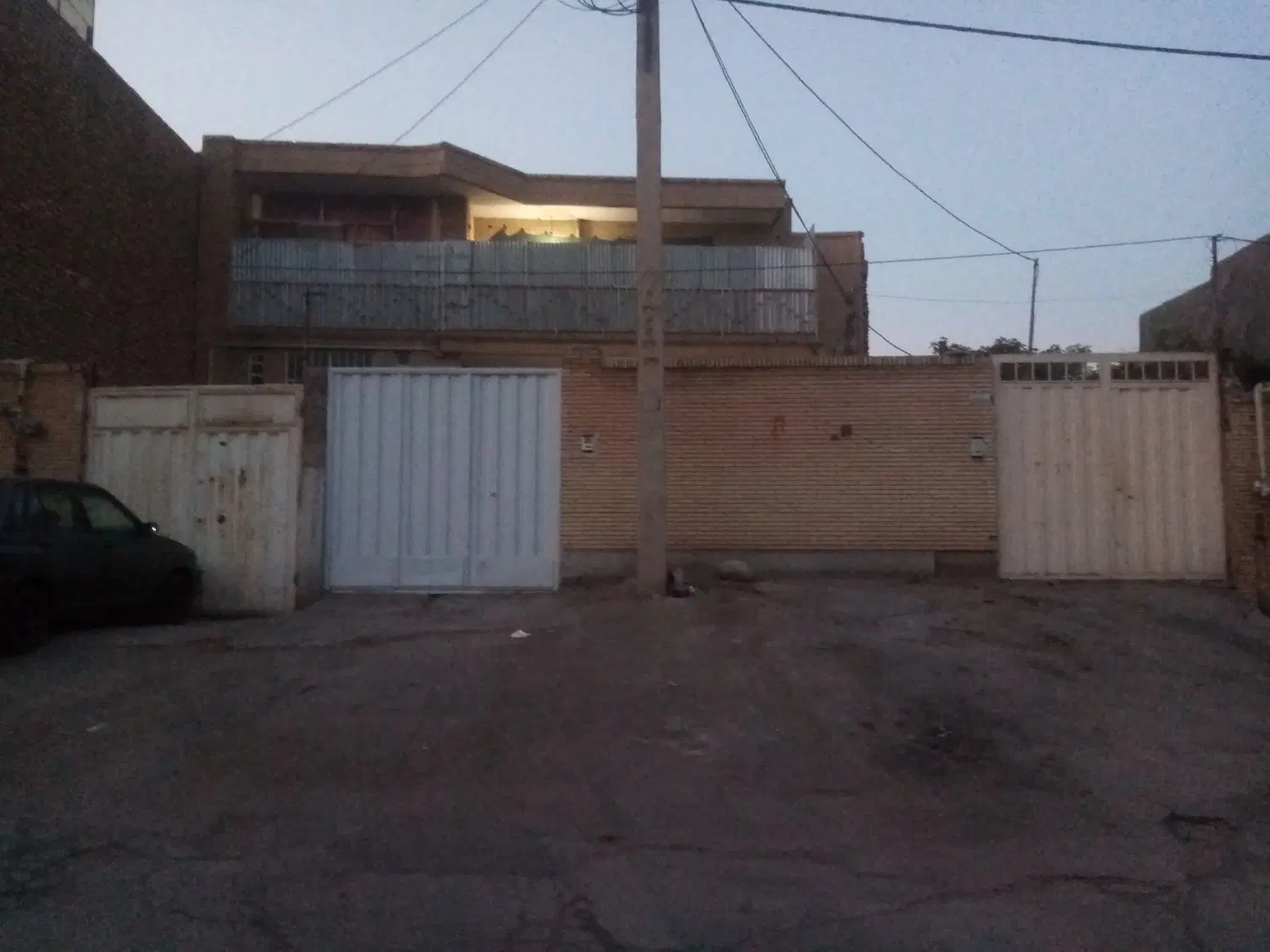 ساختمان دو طبقه