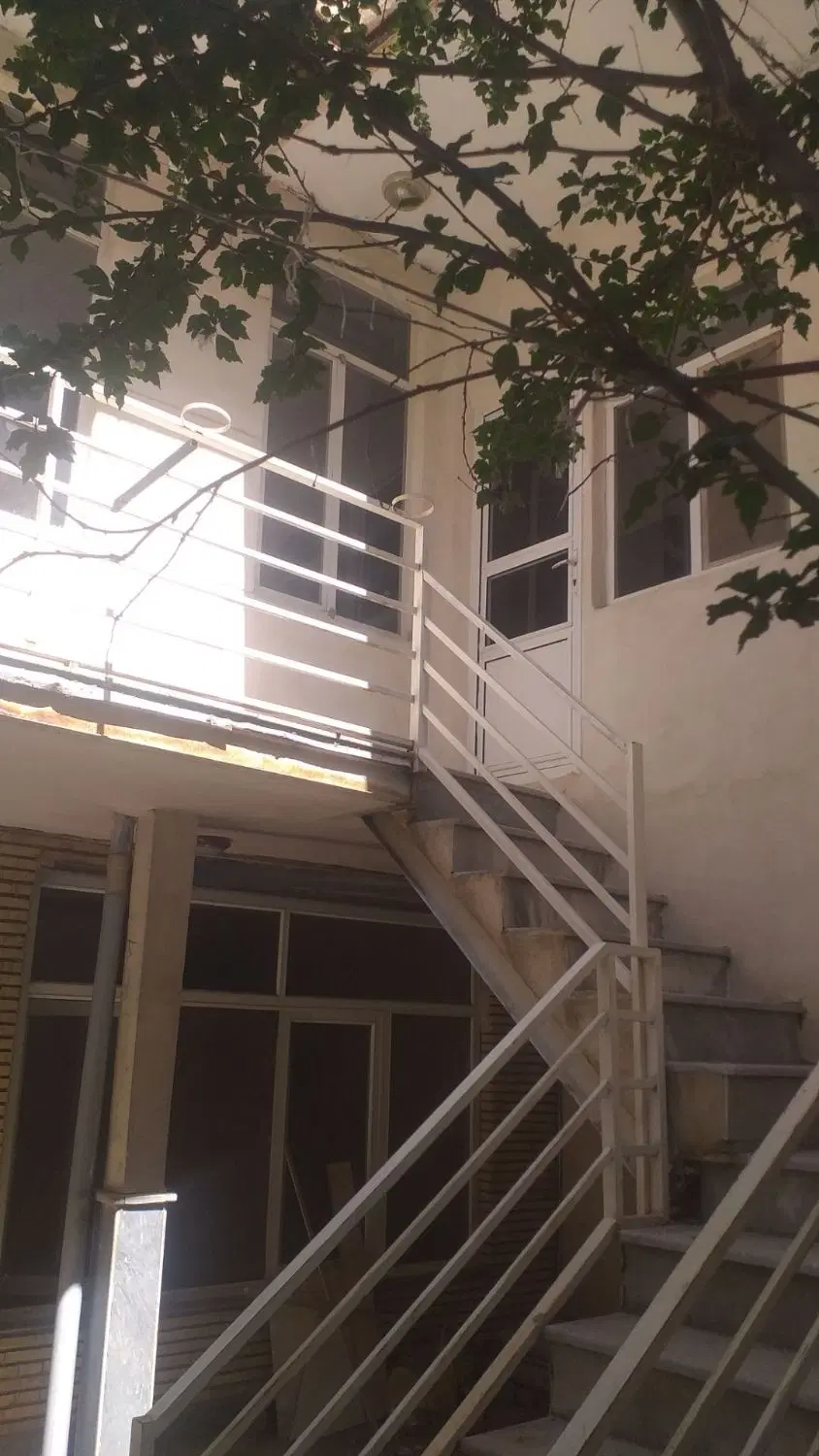 حیاط ۸۰متری دوطبقه ارتش پاستور جبارنایب