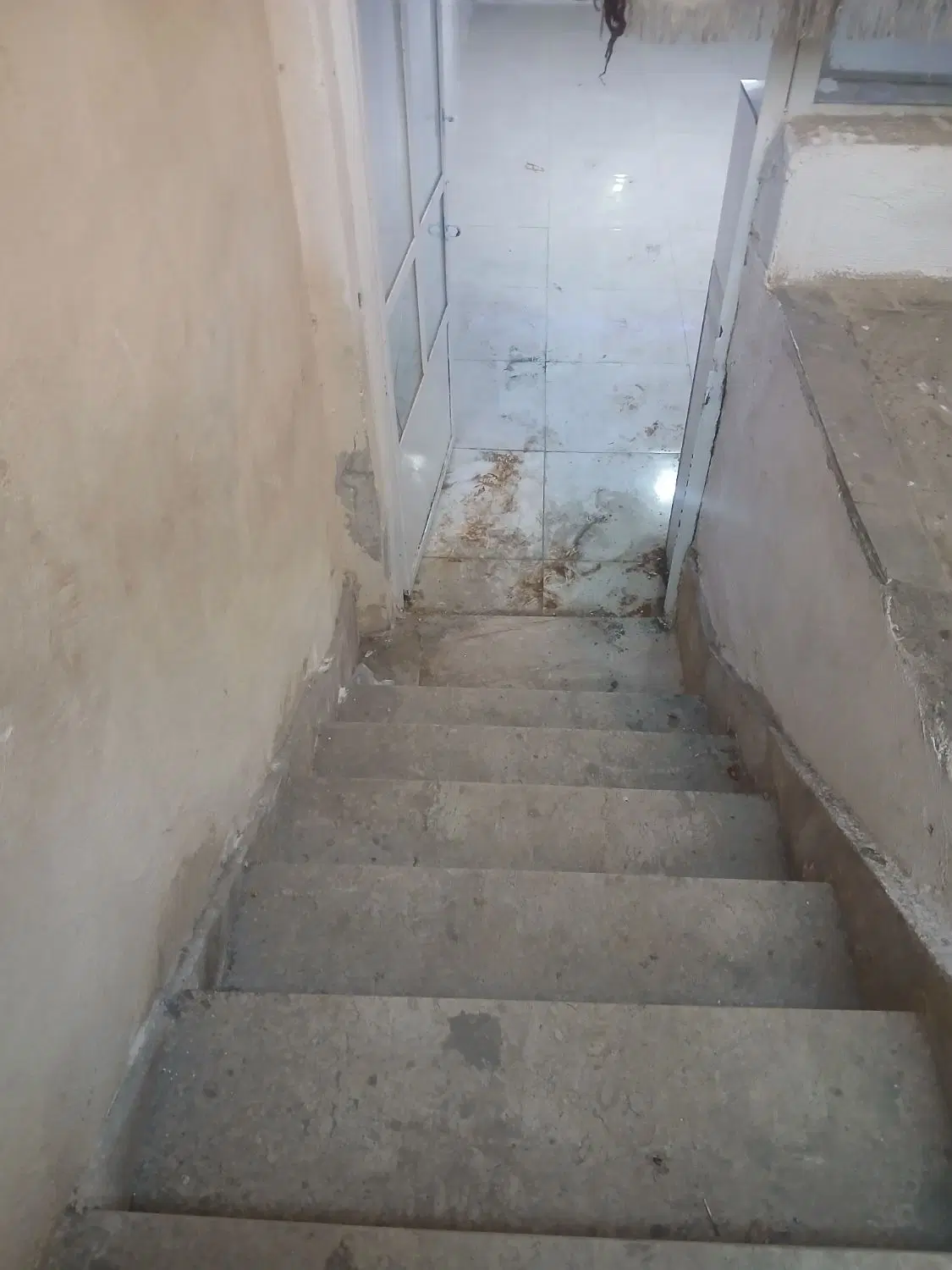 زیر زمین _ ۹۱متری _موقعیت خوب