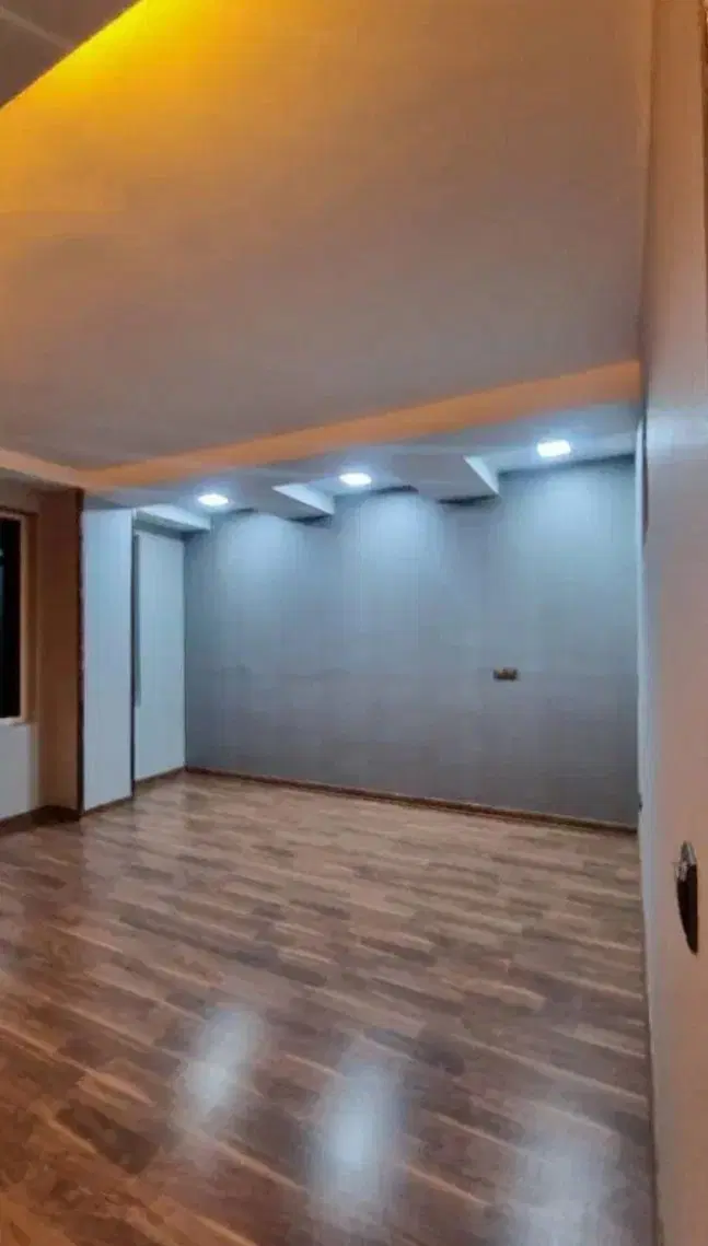 مشاورمومیوند۲۲۰متر ۹۳ساخت ۳خواب طبقه اول شهرک ناز