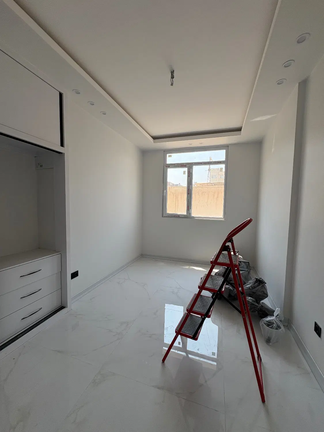 ۷۸ متر مجموعه اداری ، تجارئی حاشیه پیروزی