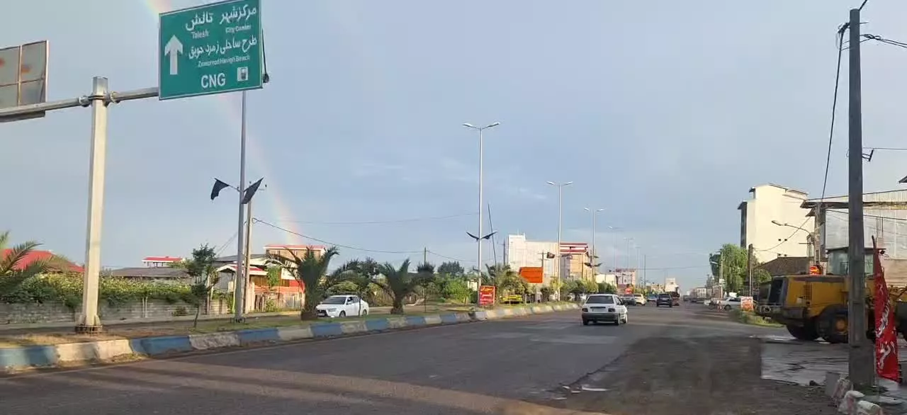 فروش دو واحد مسکونی و یک باب تجاری در شهر حویق