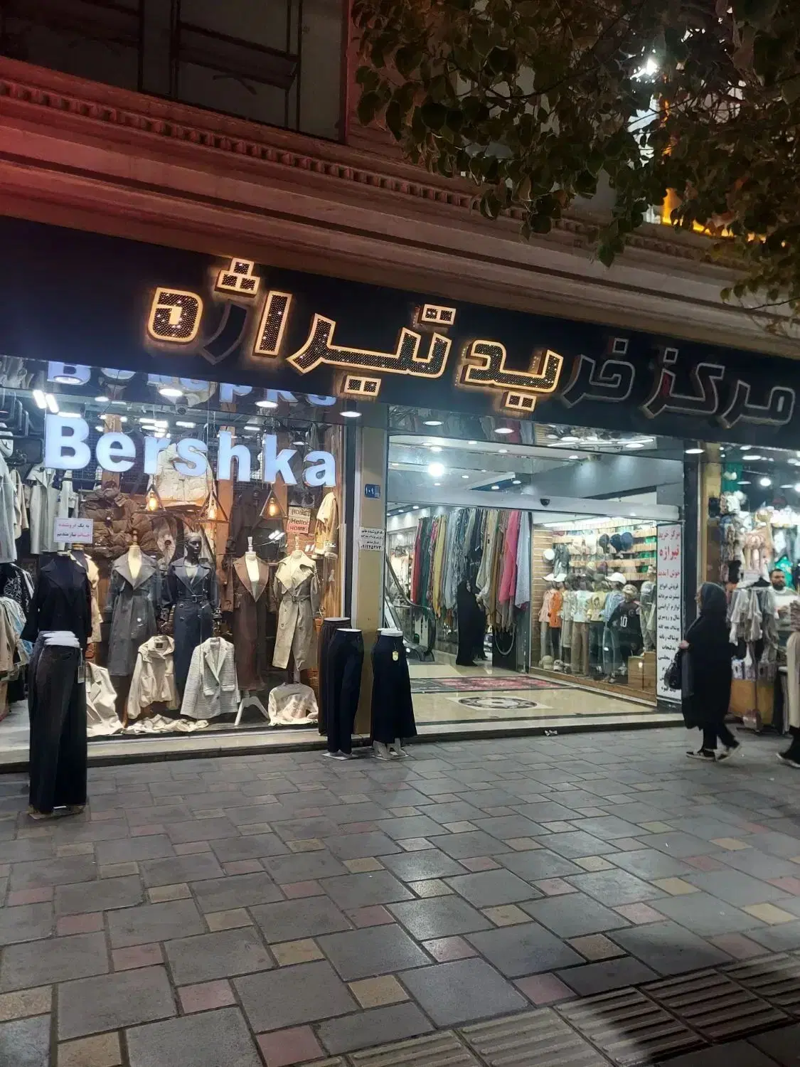 دو باب مغازه ۸ و ۱۸ تجاری شش دانگ  سند تک برگ