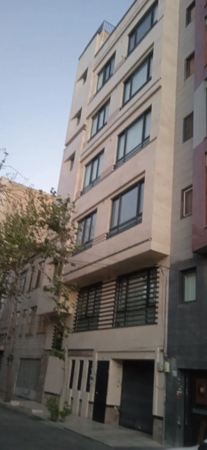 آپارتمان ۱۳۰متر فول امکانات