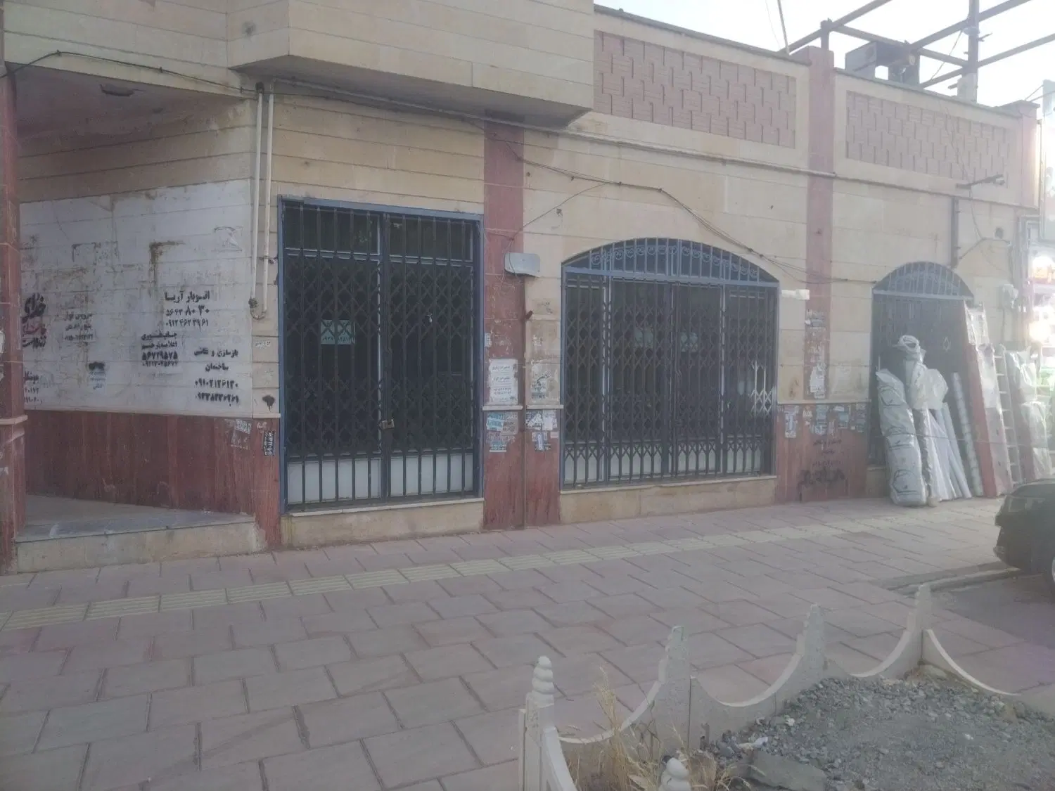 مغازه 120 متر 2نبش فوری فروشی