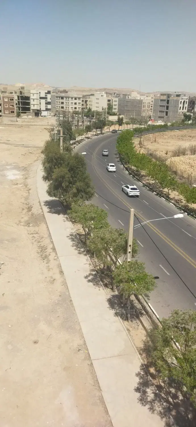 زمین جنوبی ۲۵۰متر با بر ۱۰ متر با پروانه