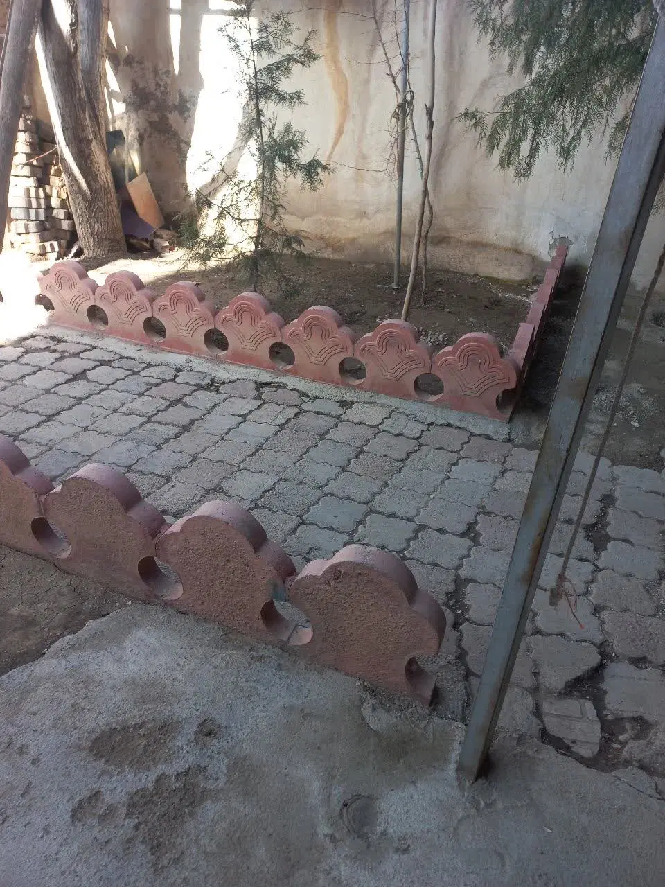 منزل مسکونی در مرکز شهر آبسرد(لوکیشن عالی)