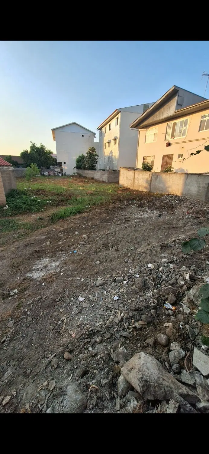زمین به مساحت 670متر