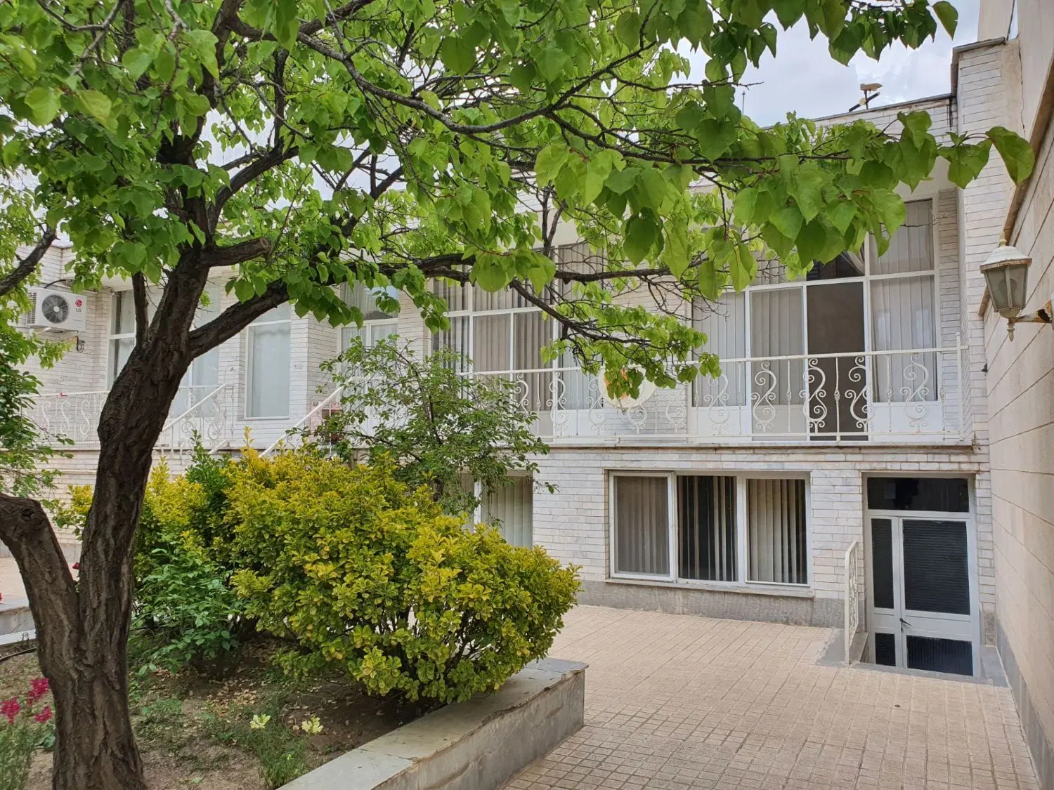ویلایی شهرک کارمندان