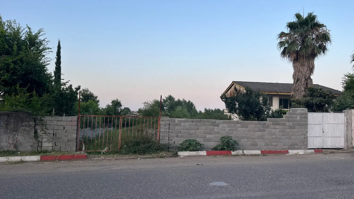 یک قطعه زمین مسکونی به مساحت ۹۵۳ متر مربع
