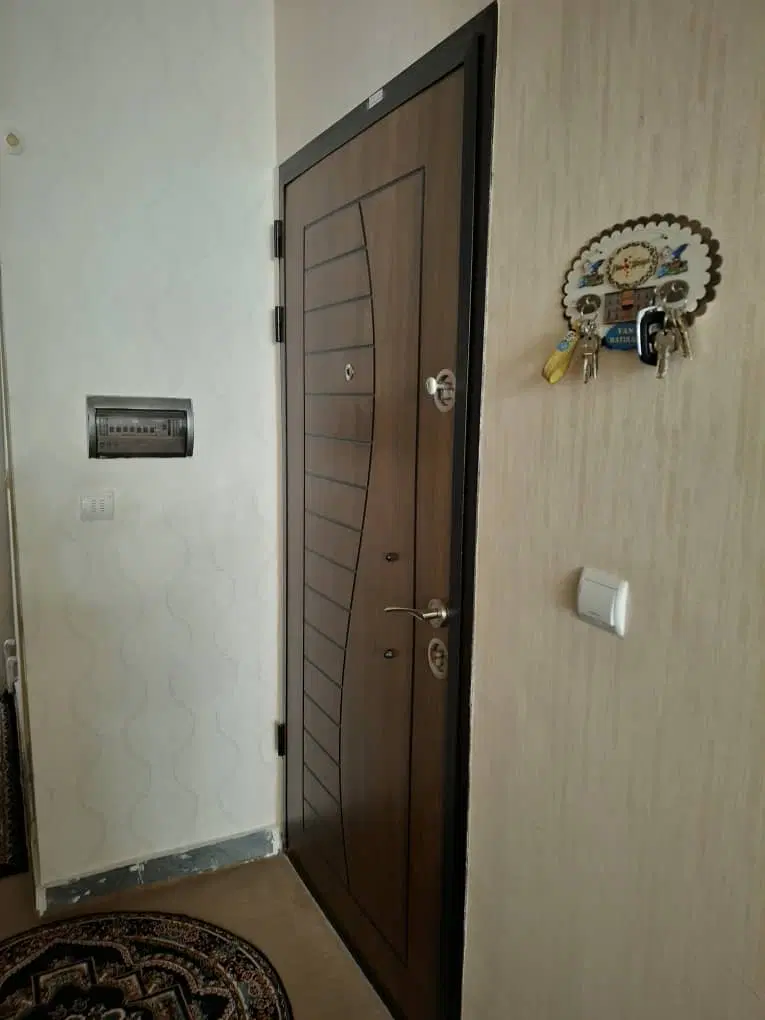 آپارتمان طبقه 3 چهارراه اخونی