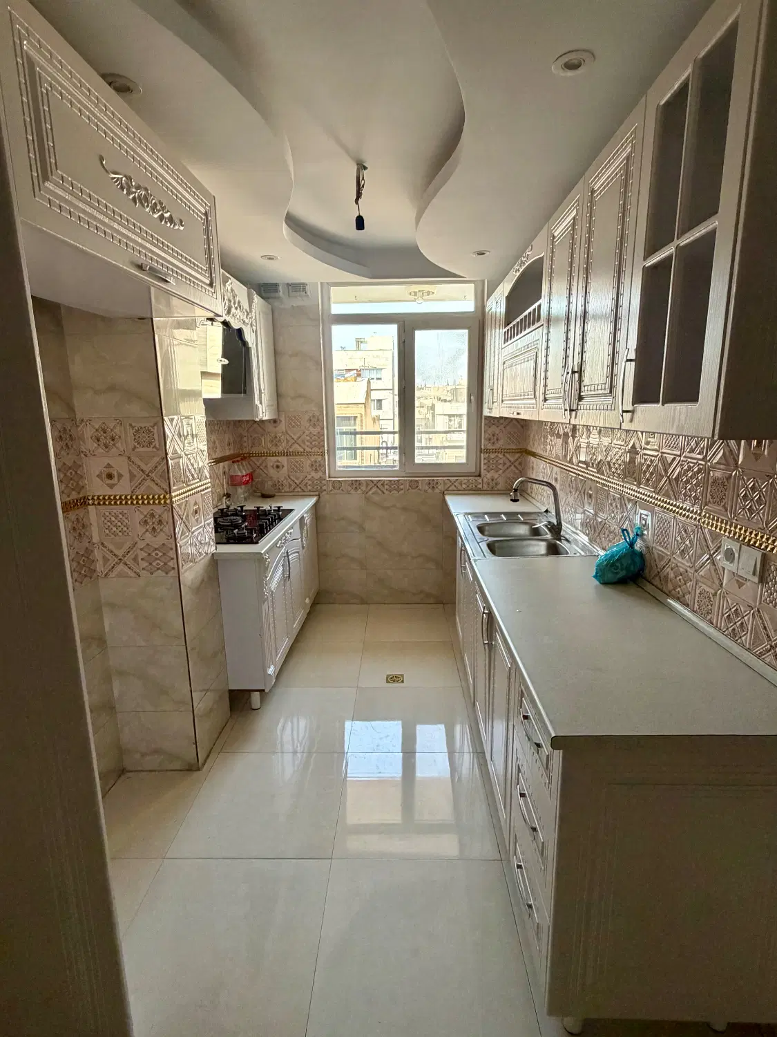 ۱۶ متری امیری خ عظیمی۴۷ متر-پارکینگ-اسانسور-انباری