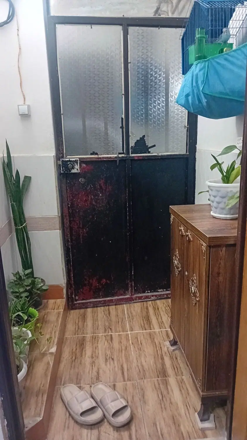 یک واحد خانه ی مسکونی همکف (۵۰متری)