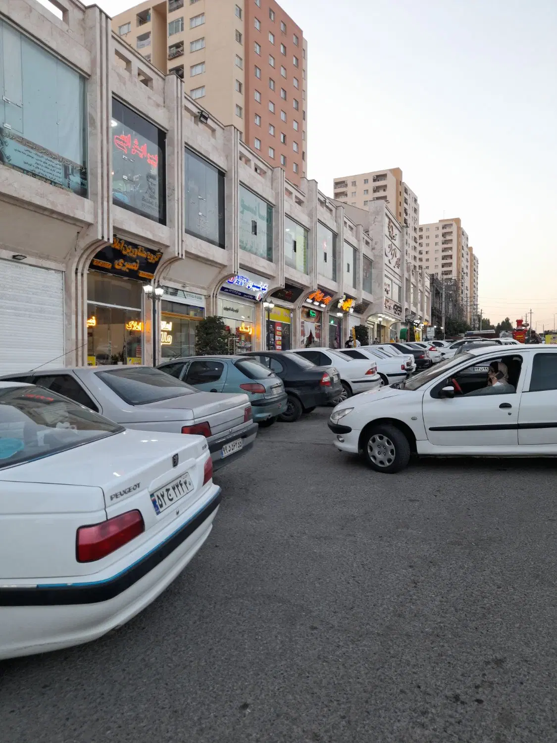 اجاره مغازه ۶۰متری بربلواراصلی فاز۵