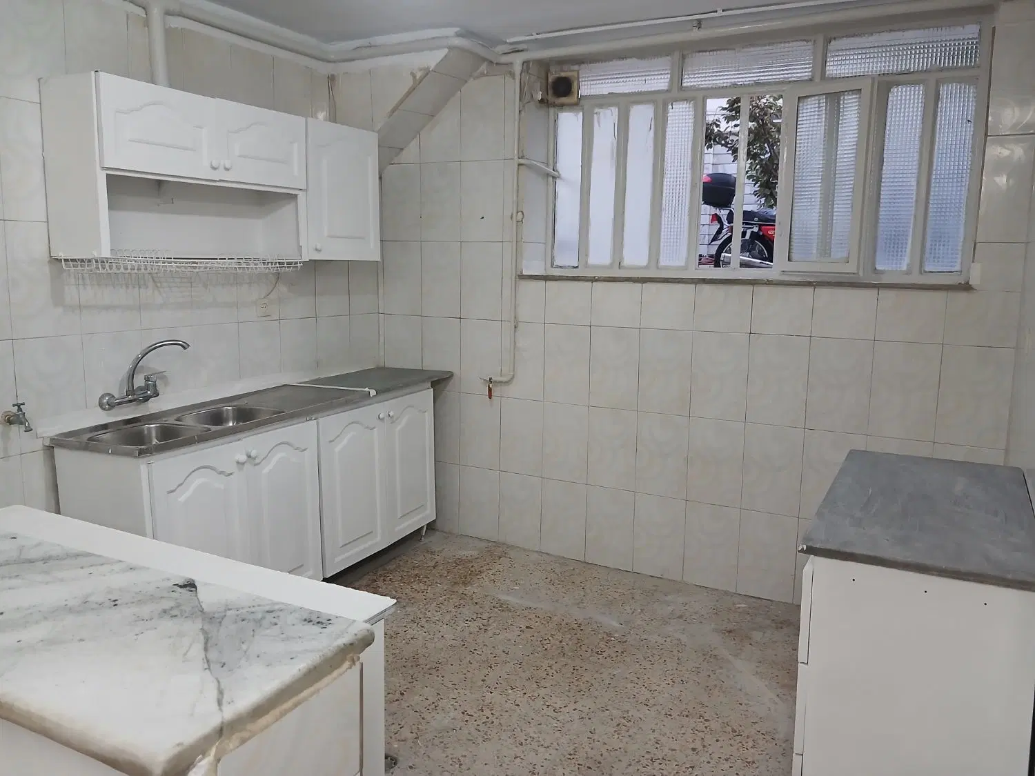 اجاره زیرزمین سکو بلند مسکونی