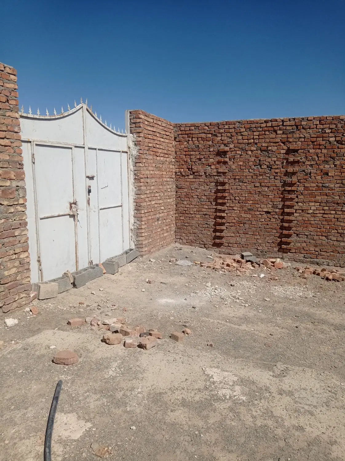 زمین چهاردیواری35سانتی زیرسقف چای رحمان لار