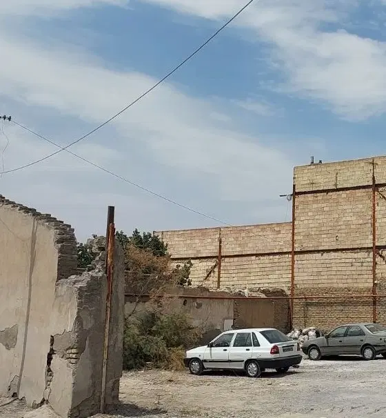 زمین ۳۵۰ متری حاشیه اصلی رباط طرق