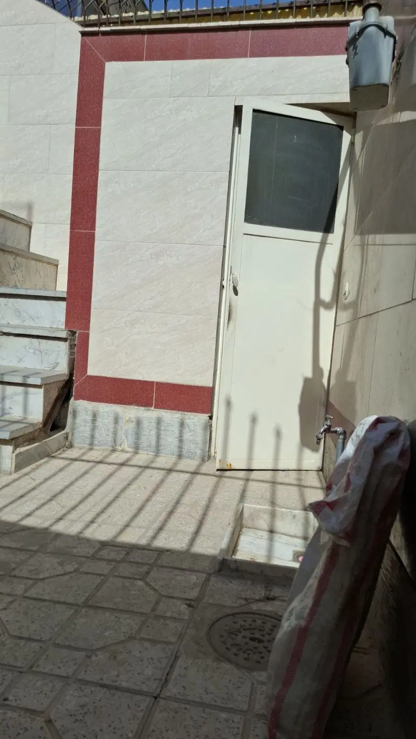 فروش منزل مسکونی ۷۰متری حیاط دار